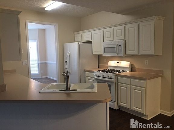 4th image of 777 Deerwood Dr