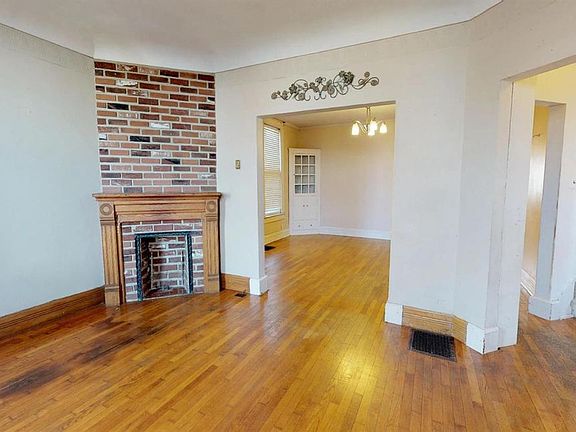 3rd image of 42 Grand Ave