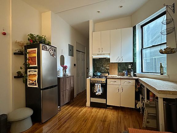 4th image of 611 E 11th St APT 5A