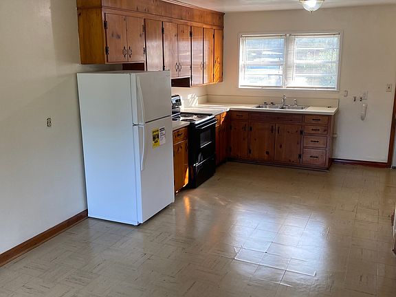 2nd image of 1125 S Main St #2