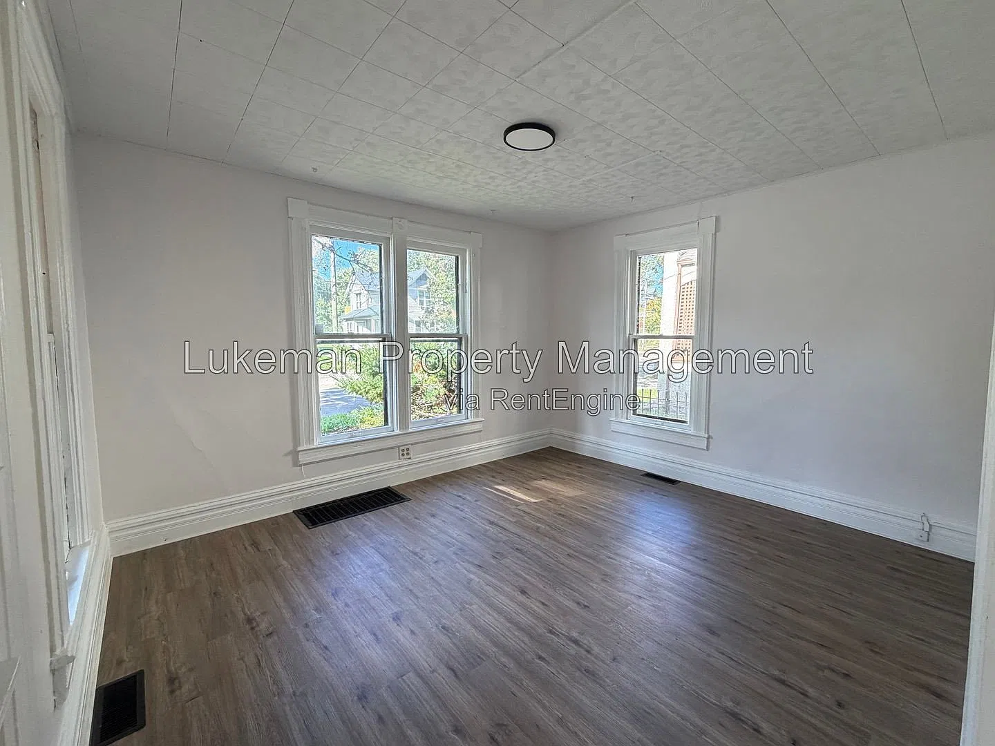 2 bed, 1.0 bath, $1,100 — Photo 2