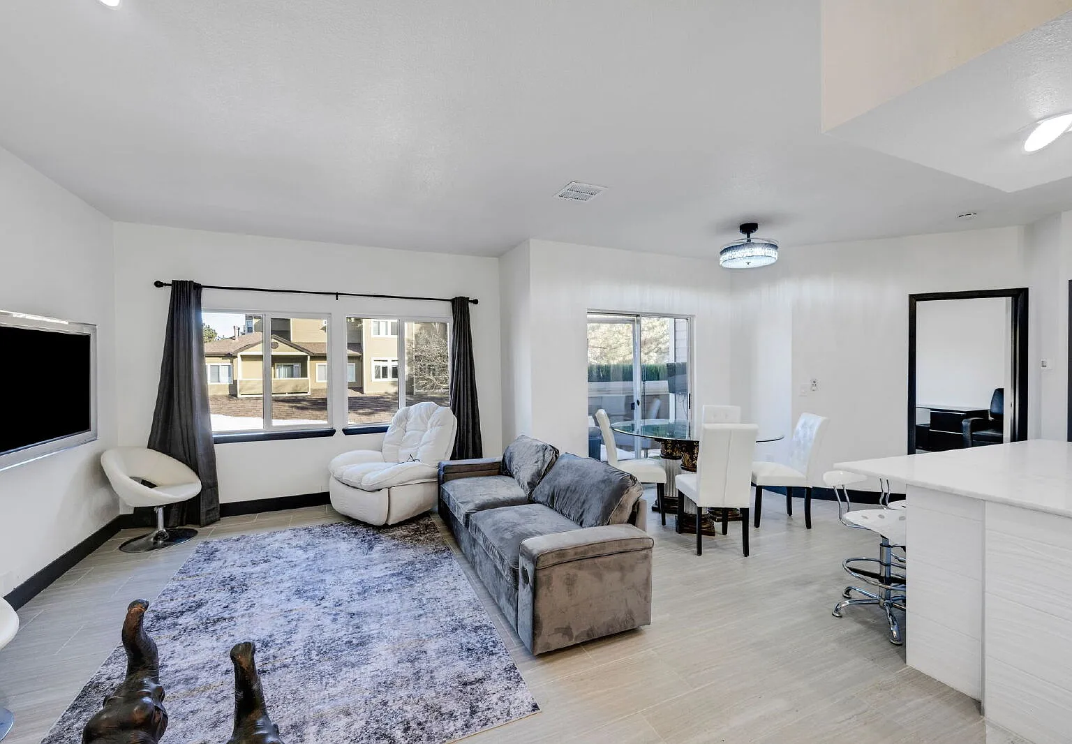 2 bed, 2.0 bath, 1315 sqft, $2,595 — Photo 2