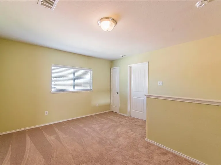 560 Griffith Dr — Photo 9