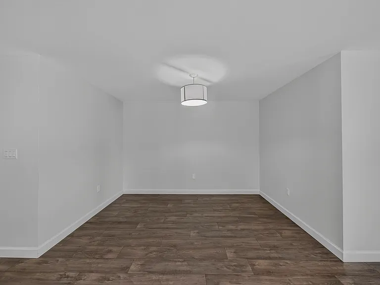410 NE 34th St — Photo 13