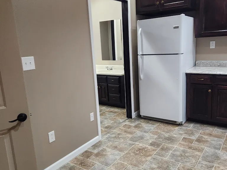 609 S Main St #B — Photo 5