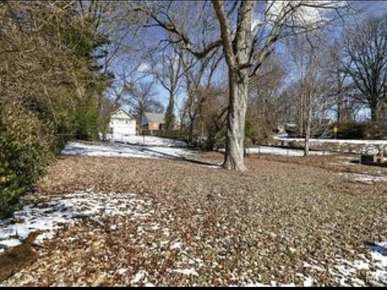 405 Estelle Ave — Photo 15
