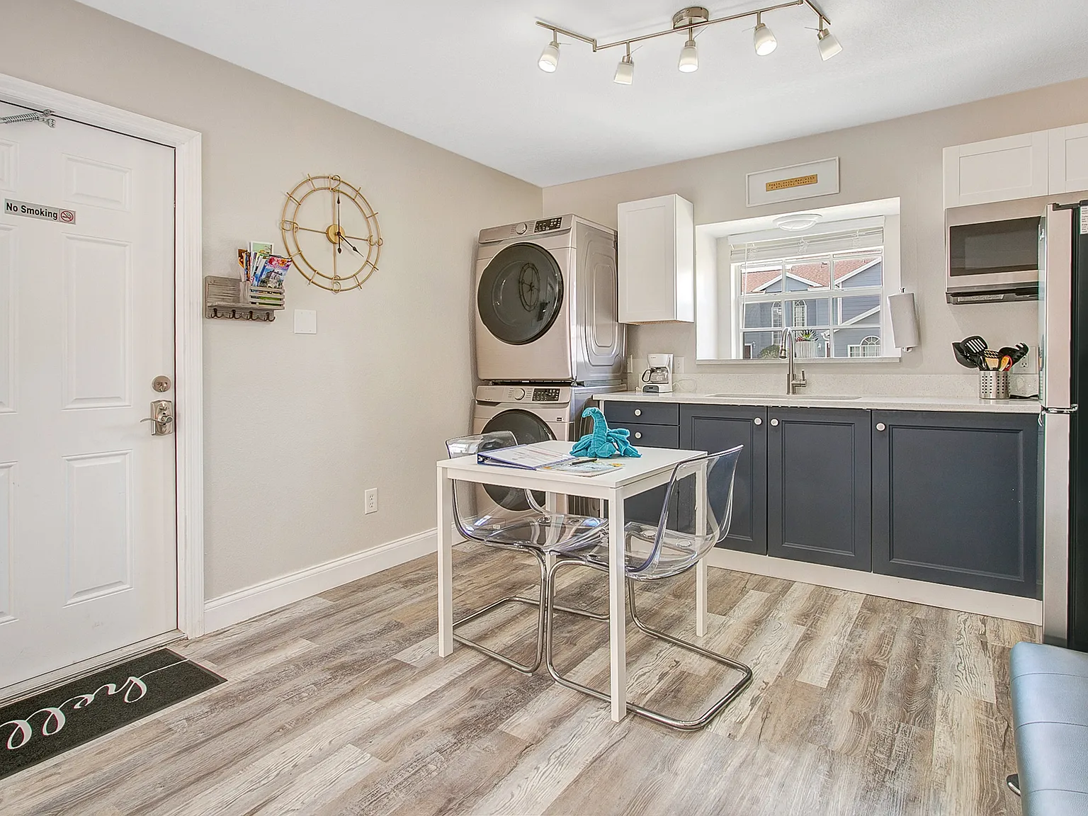 Studio, 384 sqft, $1,350 — Photo 2