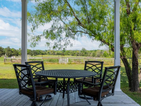 8757 Brandt Rd, Burton, TX 77835