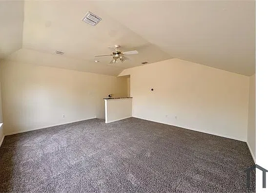 3 bed, 2078 sqft, $2,800 — Photo 4