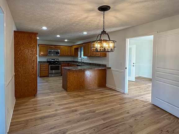 4th image of 206 Blue Ribbon Pkwy