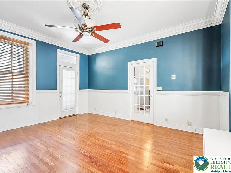 240 Franklin St #2 — Photo 8