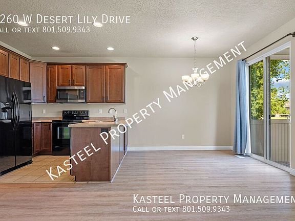 5th image of 3260 W Desert Lily Dr