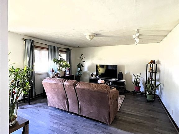 4th image of 1524 Pawnee Ave