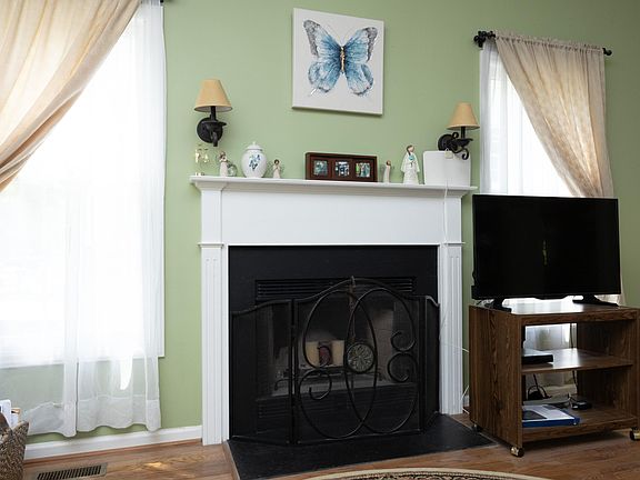 5th image of 104 Penland Ct