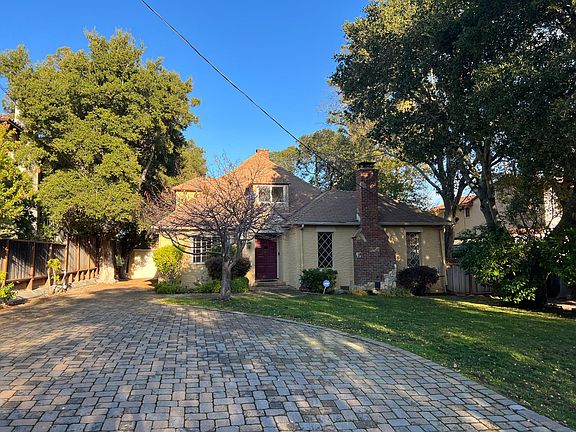 2nd image of 121 Alturas Dr