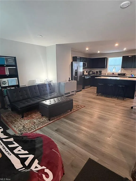4 bed, 2.5 bath, 1900 sqft, $2,700 — Photo 2