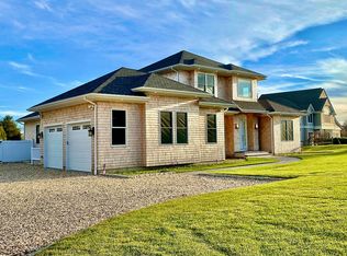 1255 Sound Dr, Greenport, NY 11944