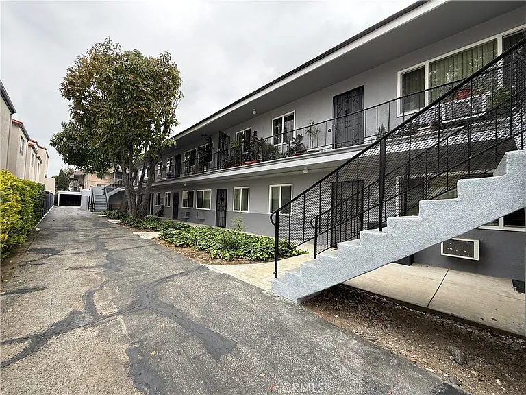 400 S Marengo Ave #4 — Photo 2