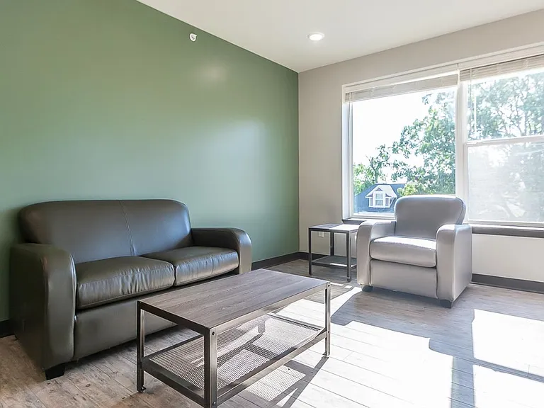 The Bentley Apartments — Photo 123