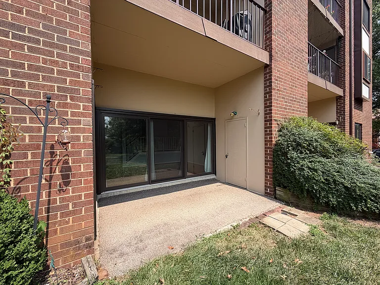 100 Roberts Ln #101 — Photo 29