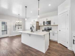 1051 N Freeman Dr, Saratoga Springs, UT 84045