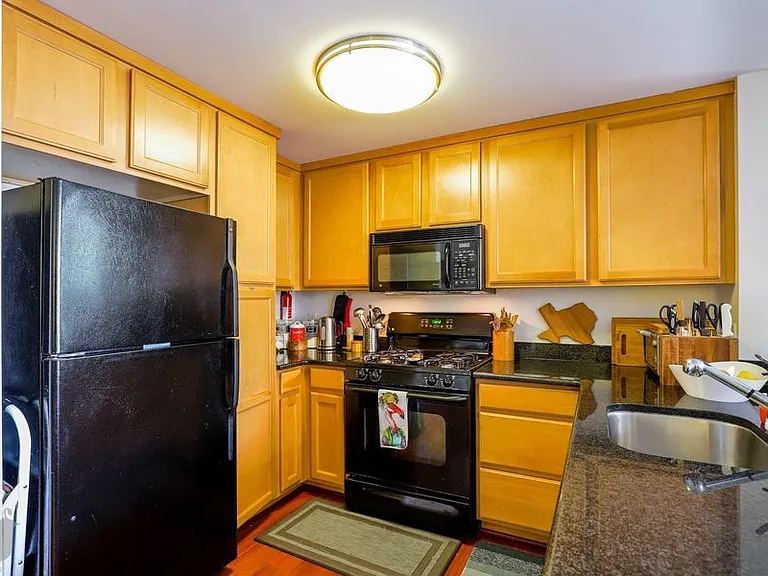 355 I St SW #109 — Photo 17