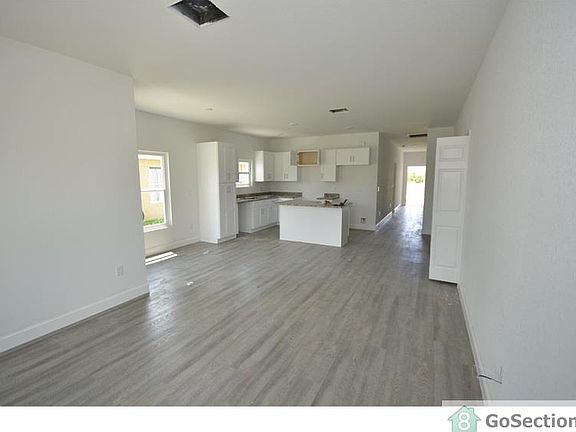 5th image of 837 NE 15th Ln