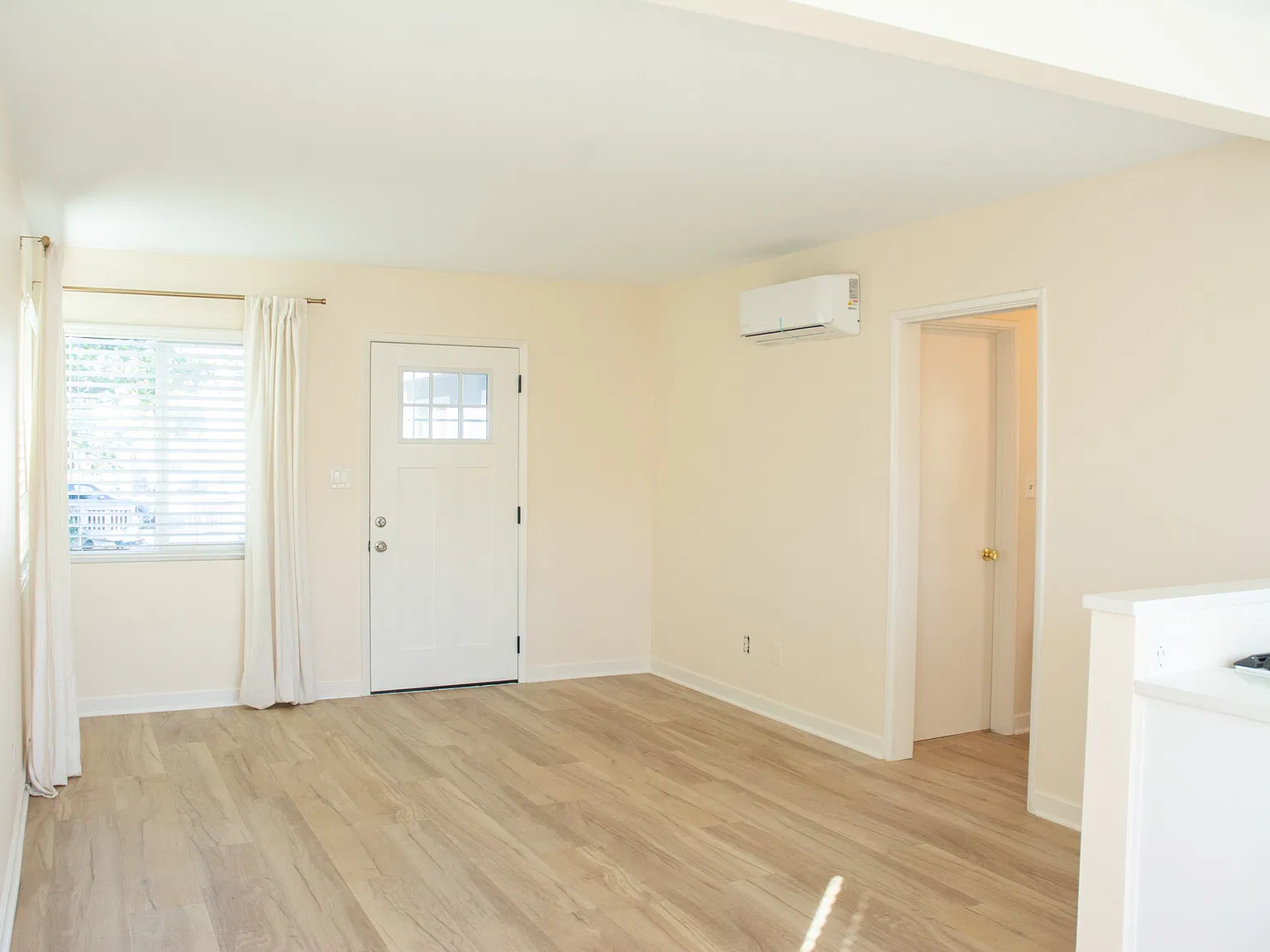 2 bed, 750 sqft, $3,400 — Photo 3