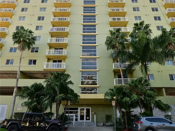 816 NW 11th St APT 303, Miami, FL 33136