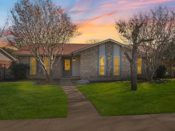 4 Robins Nest Dr, Hickory Creek, TX 75065