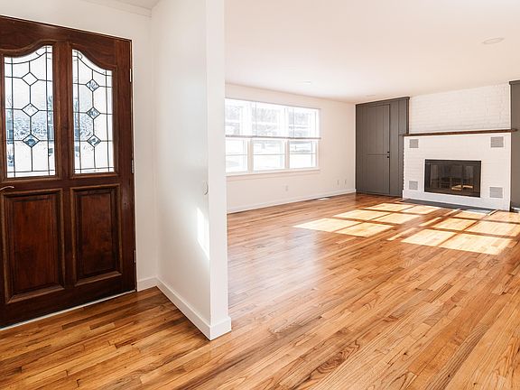 3rd image of 1000 W Temperance St