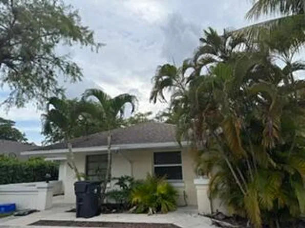 1227 Hyacinth Pl, Wellington, FL 33414