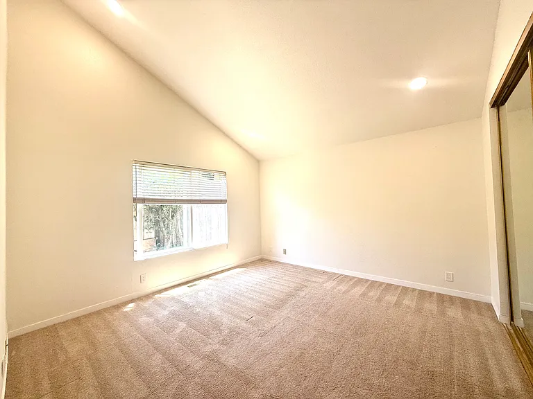 7325 Hagen Ct — Photo 18