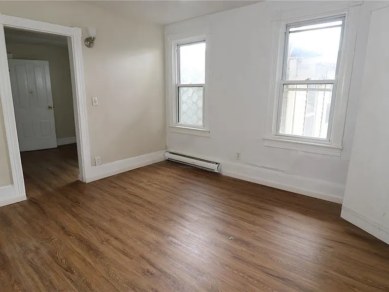 215 W Coal St — Photo 23