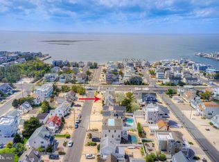 5 W Louisiana Ave, Brant Beach, NJ 08008