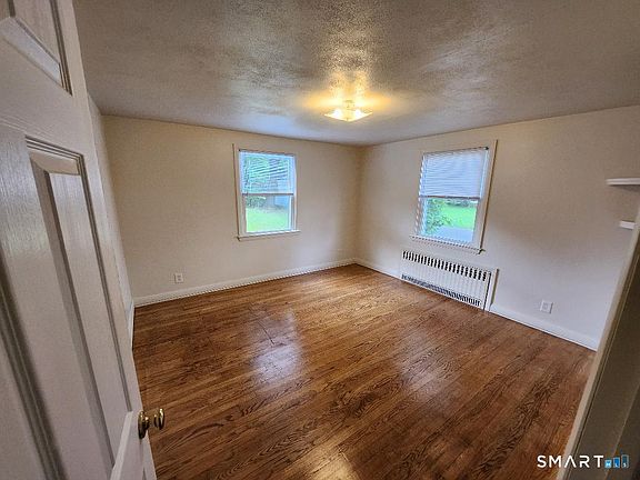5th image of 40 Glenwood Street