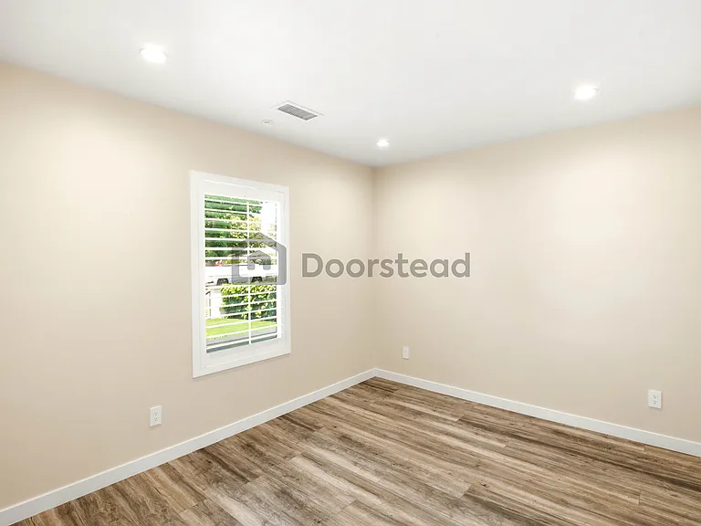 7414 Lasaine Ave — Photo 15
