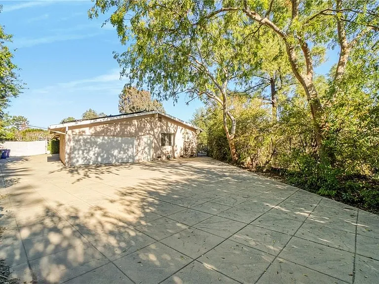 16922 Oak View Dr — Photo 22