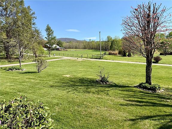 4th image of 711 Modock Road