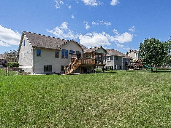 4th image of 650 Broadmoor Dr
