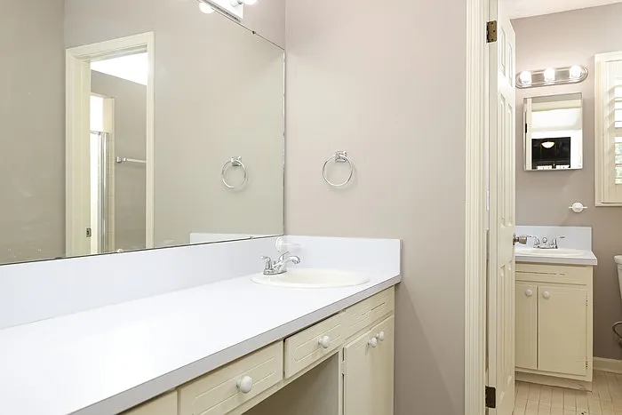 620 Sandhurst Dr — Photo 6