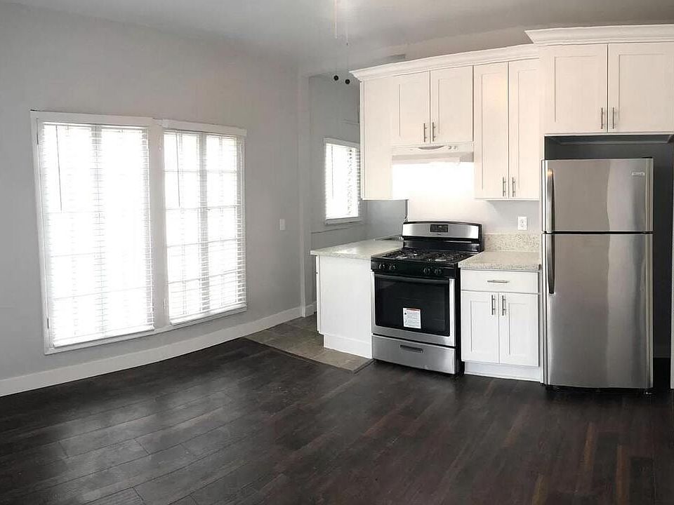 2nd image of 1840 Wilton Pl #A