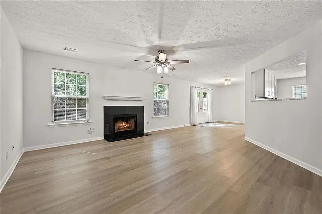 3 bed, 2.5 bath, 1680 sqft, $2,300 — Photo 3