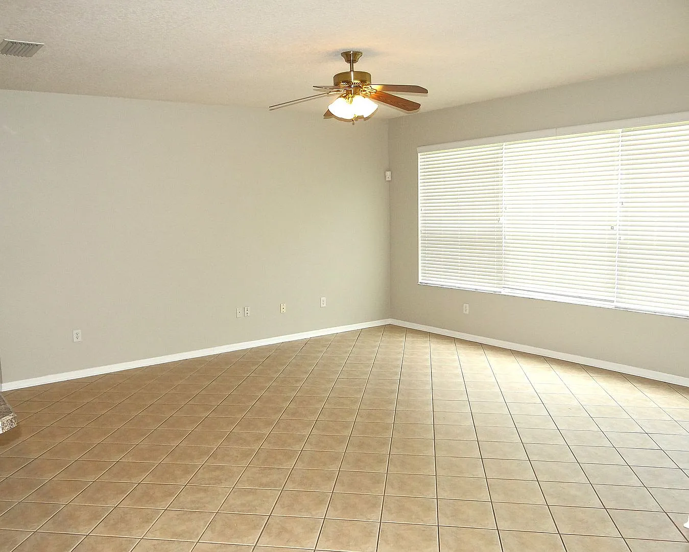 4/3/3 home in Panther Trace — Photo 3