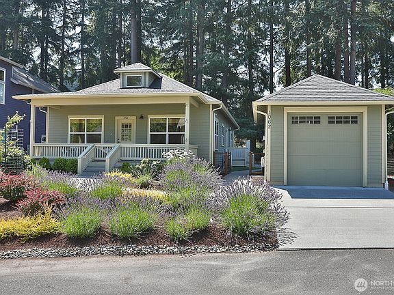 2nd image of 1062 Village Loop