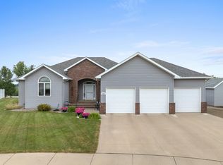 1808 Aspen Cir SW, Minot, ND 58701