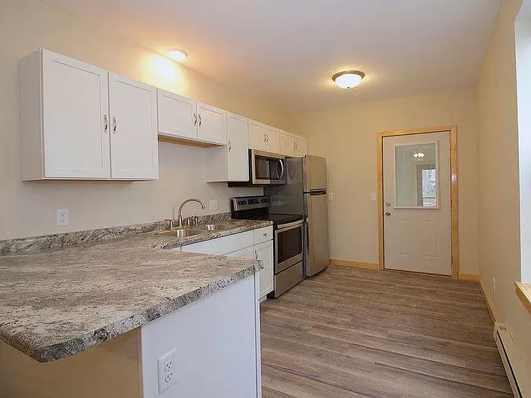 116 Van Brunt St — Photo 2