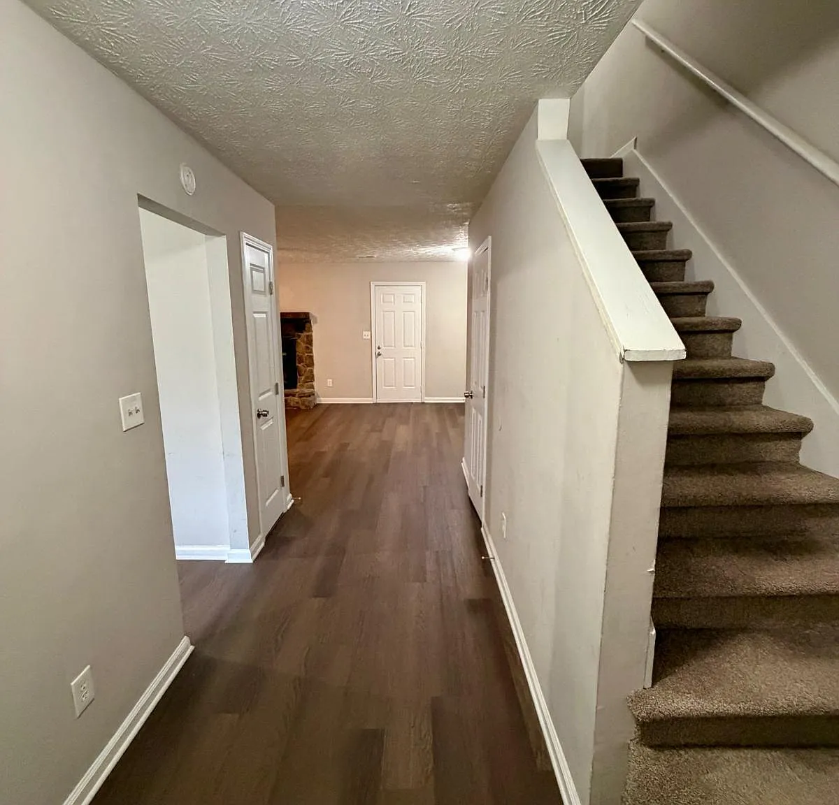 2 bed, 2.5 bath, 1260 sqft, $1,195 — Photo 3