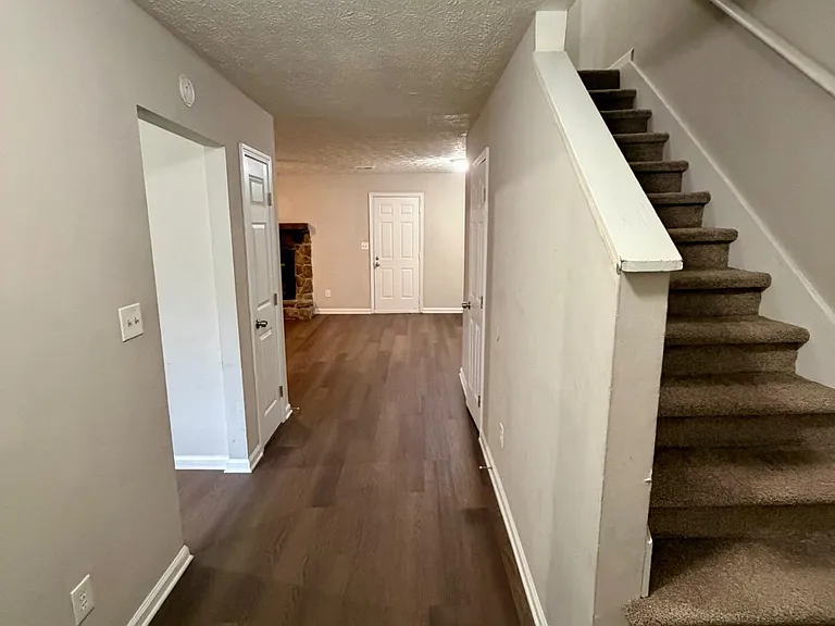 8513 Pineland Dr — Photo 3