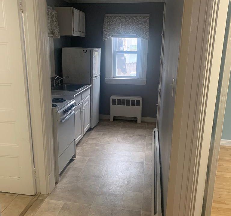 2nd image of 164 Oakland Ave #2